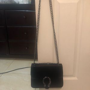 Chain strap shoulder bag